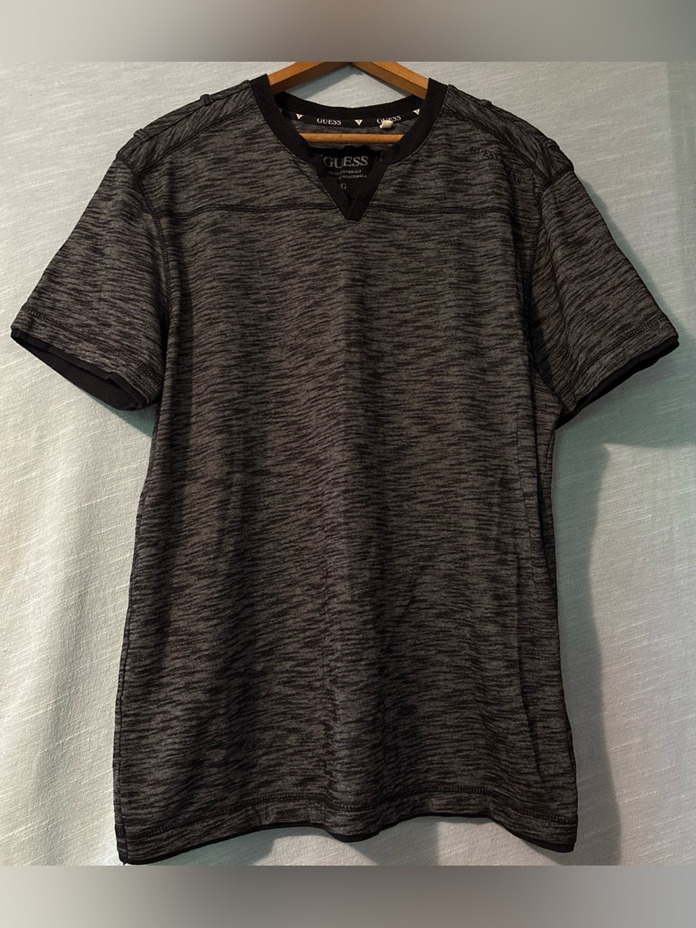 Guess T-Shirt Short Sleeve V-Neck Black/Gray Heathered Men’s Sz L